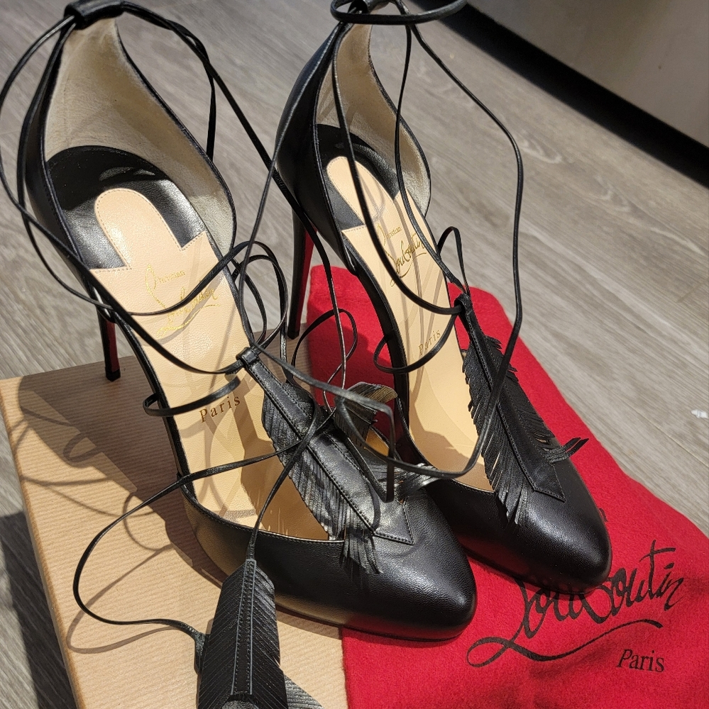 *New* Christian Louboutin strappy pump